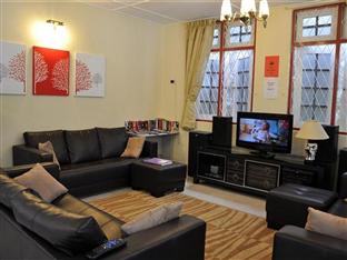 Eight Mentigi Guesthouse living room
